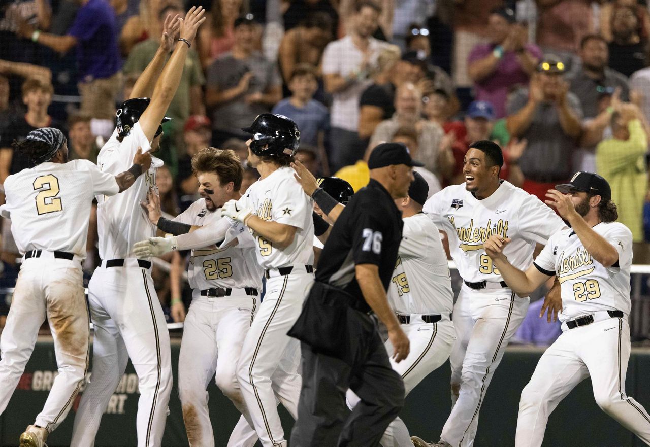 Photos from N.C. State's CWS Friday game against Vanderbilt