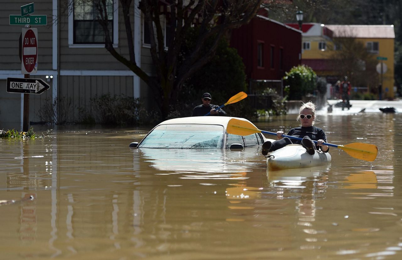 California river floods 2,000 buildings in California