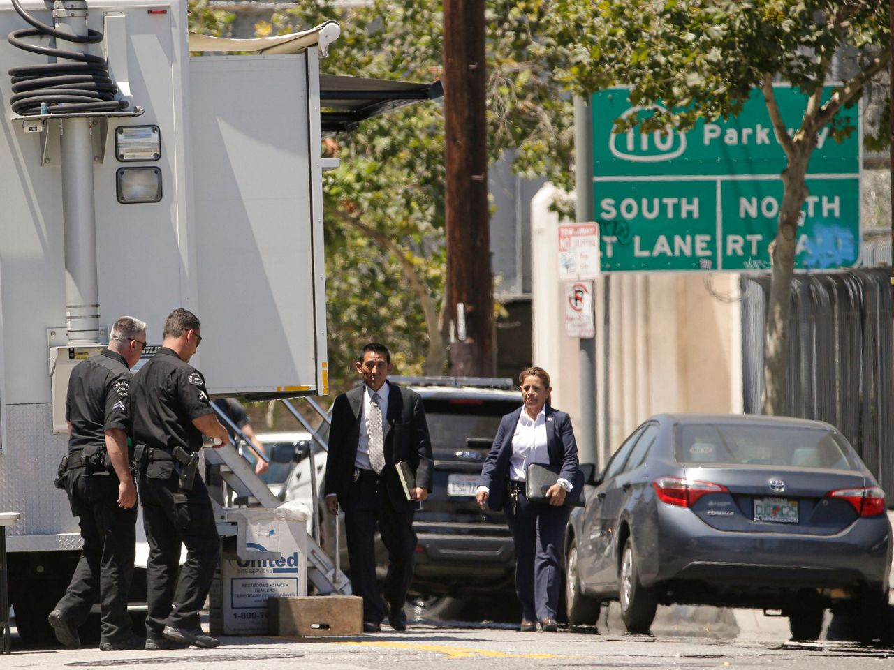 3 arrested in killing of off-duty Los Angeles police officer