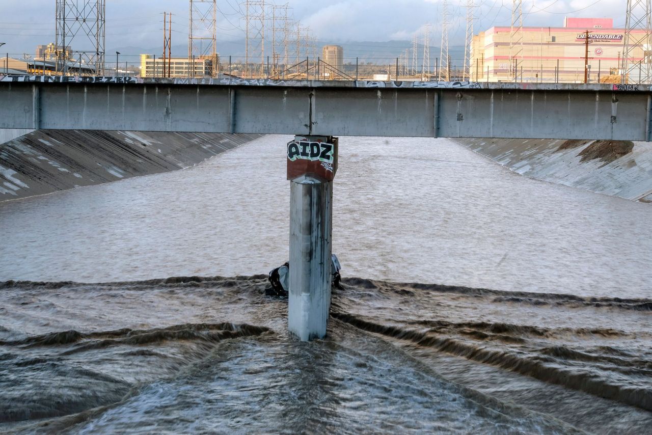 Powerful storm drenches Southern California with heavy rain