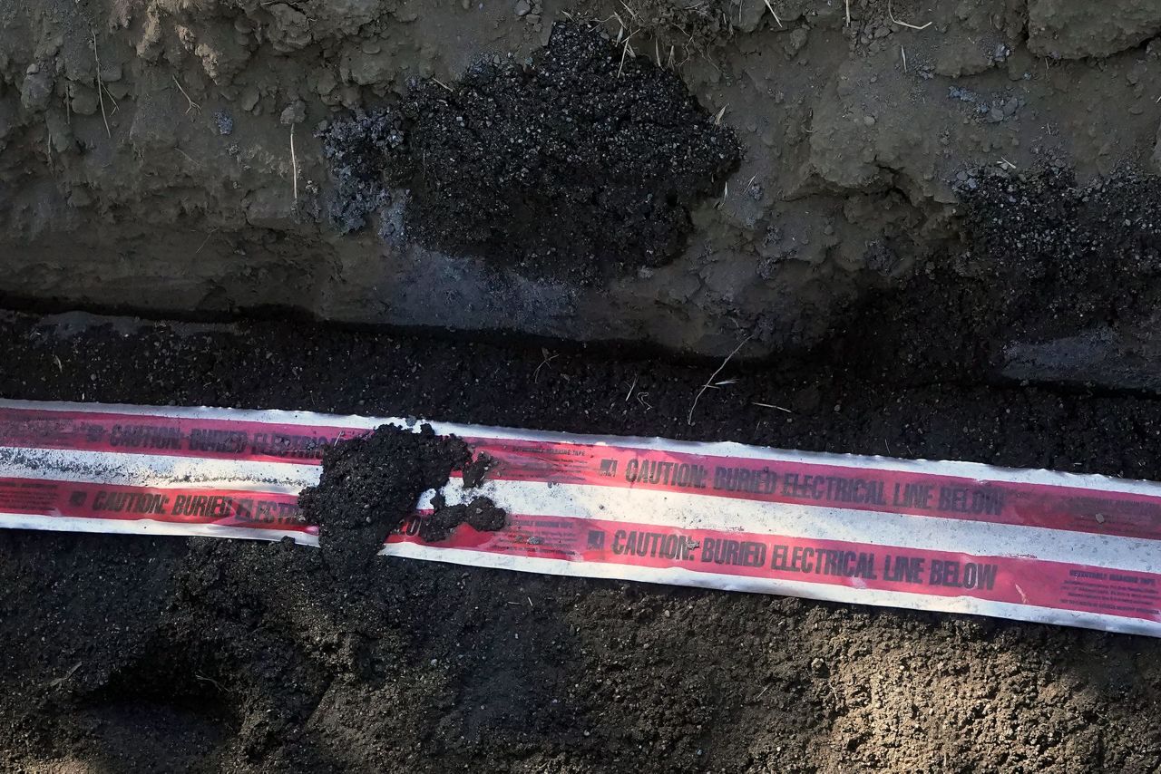 PG&E's plan to bury power lines and prevent wildfires faces opposition ...