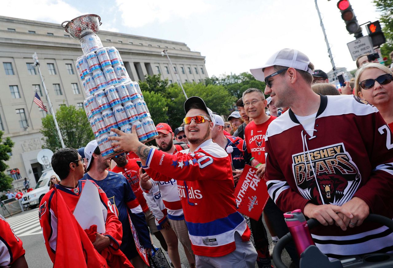 The Latest Capitals await Stanley Cup parade, day at Mall
