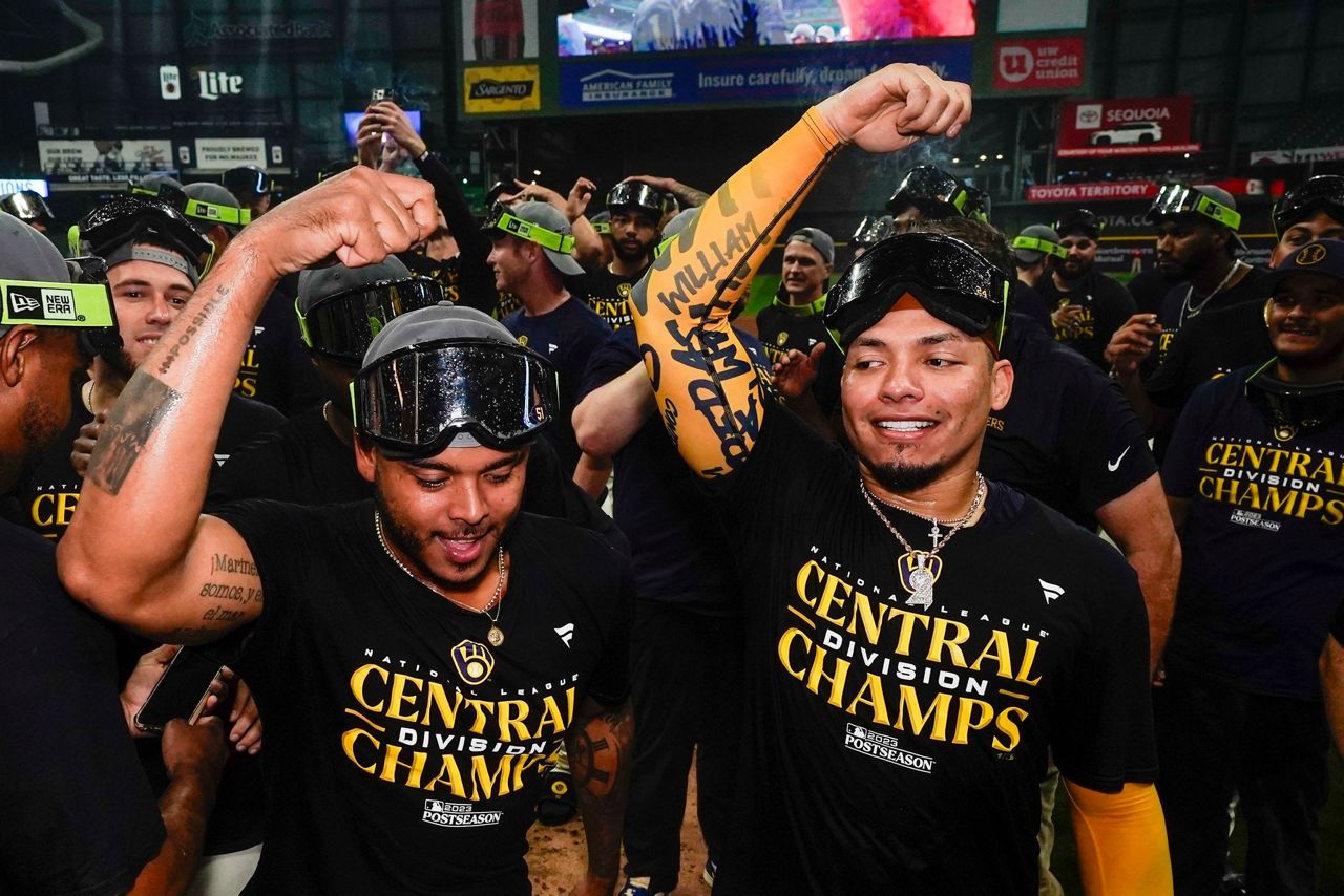 Christian Yelich 2018 Team-Issued St. Patrick's Day Jersey