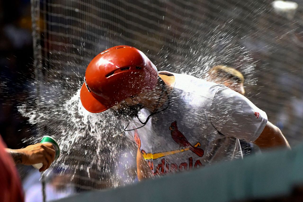 Cards' Matt Carpenter leaves game with right oblique injury