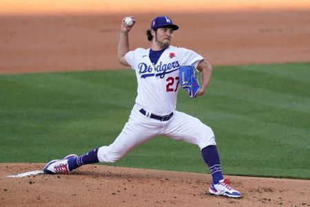 Gavin Lux, Trevor Bauer lead Dodgers over Cardinals 