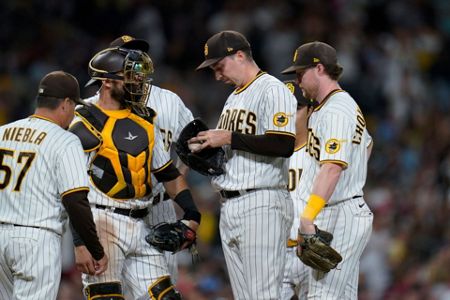 Blake Snell strikes out 11 in 6 shutout innings in the Padres' 3-1