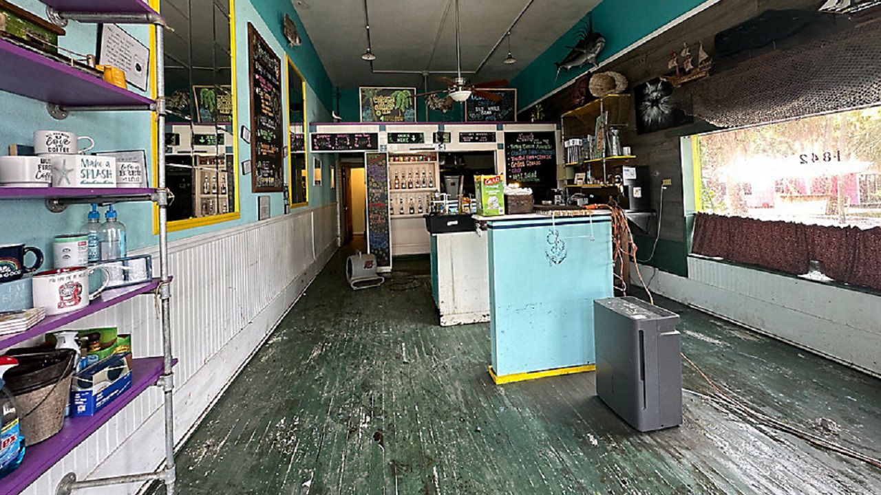 Cedar Key residents start rebuilding - Cedar Key BN9 FL 0901