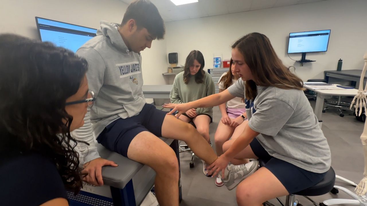 Students in the athletic training program at Cedarville University work to identify muscles in class (Spectrum News 1/Katie Kapusta)