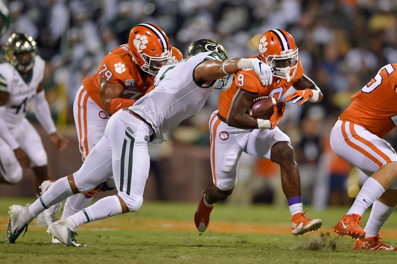 Clemson's Trevor Lawrence Hooks Up with Tee Higgins on 58-Yard Touchdown 