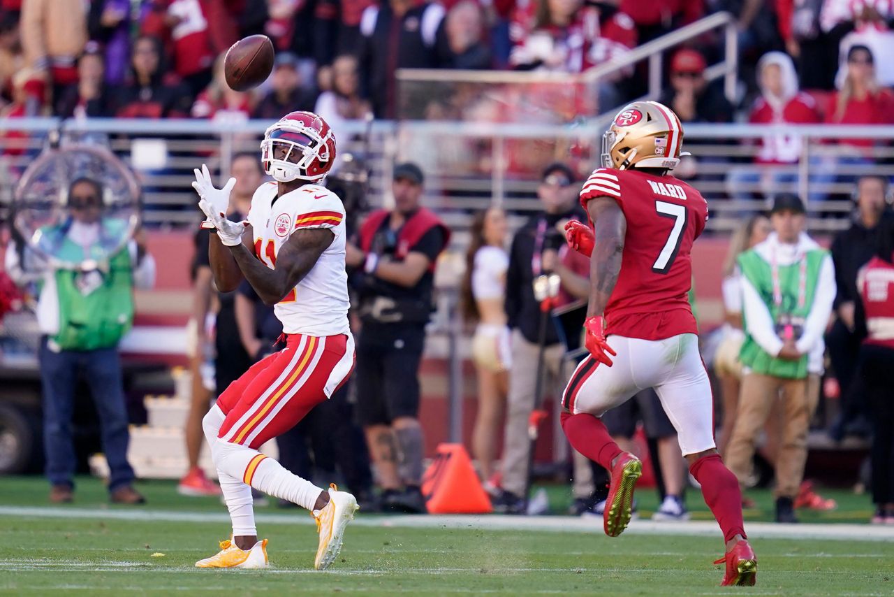Patrick Mahomes' 3 TDs lead Chiefs past 49ers 44-23