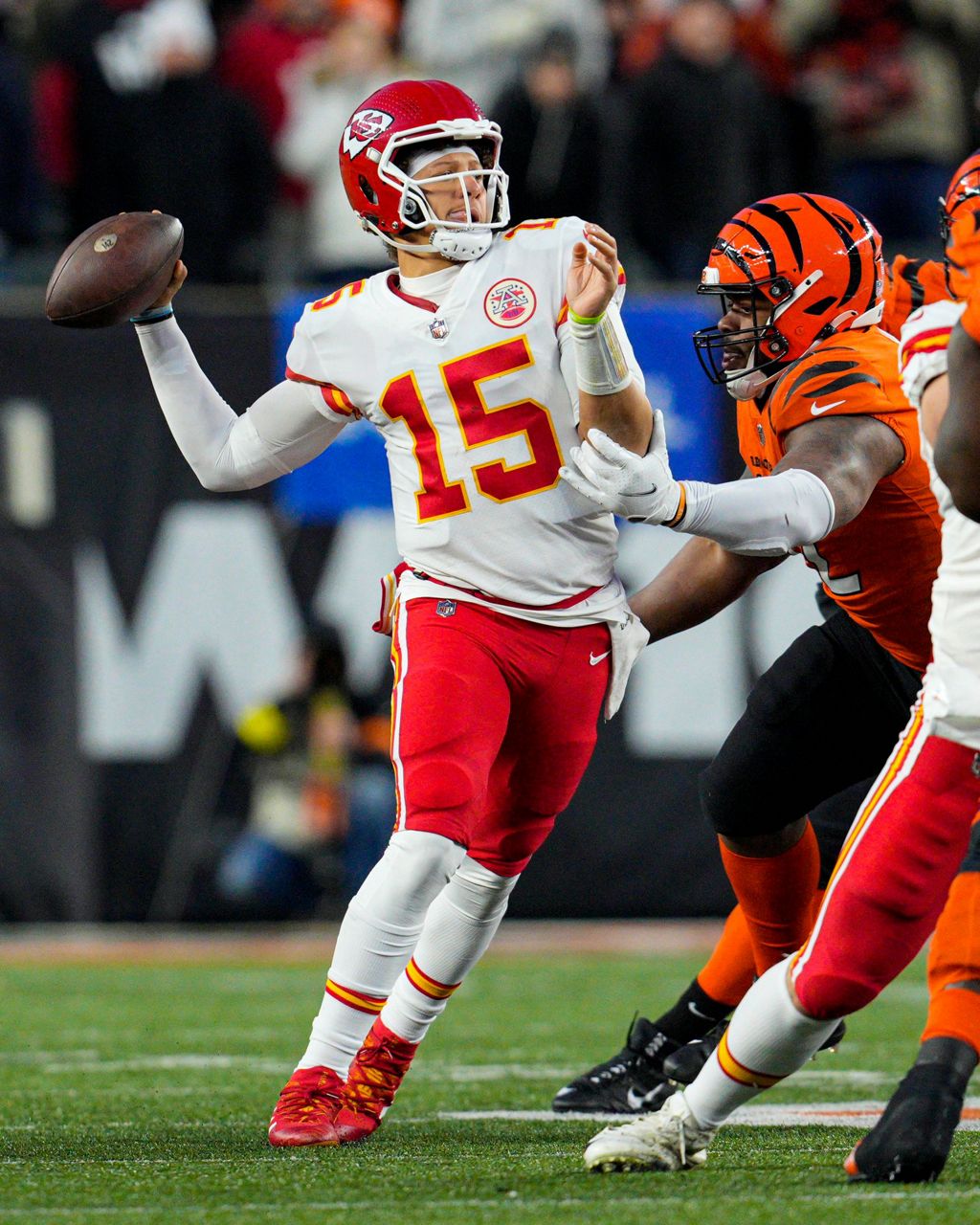 Burrow Tops Mahomes Again, Rallies Bengals Past Chiefs 27-24