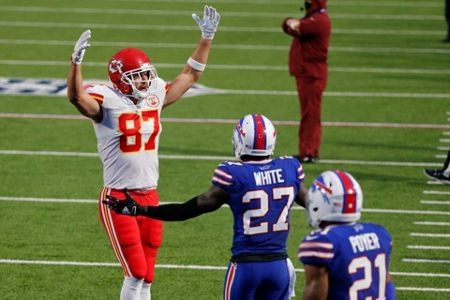 Chiefs, Edwards-Helaire run away with 26-17 win over Bills Le'Veon Bell  Patrick Mahomes Buffalo Bills AP NFL