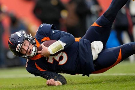 Nick Bolton's fumble return powers Kansas City Chiefs' win over Denver  Broncos - The Globe and Mail