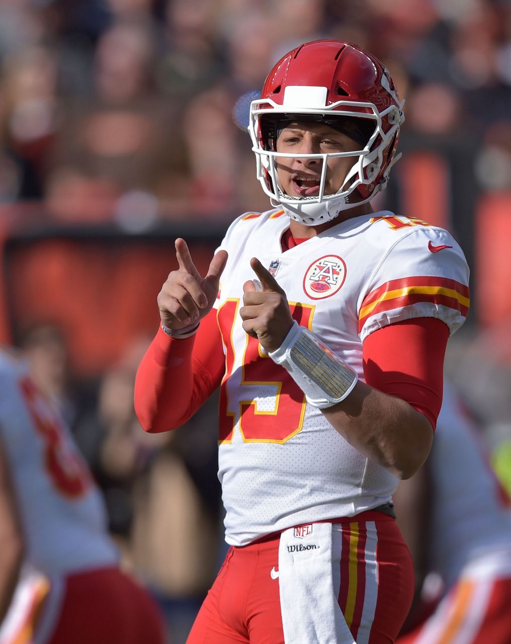Mahomes passes for 375 yards as Chiefs down Browns 37-21