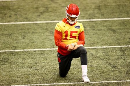 Tom Brady and Patrick Mahomes 'contrast in styles' analysed ahead of Super  Bowl 2021, NFL, Sport