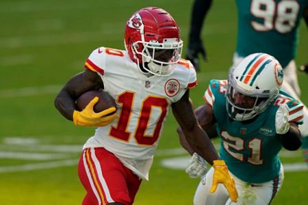 Miami Dolphins tight end Durham Smythe (81) congratulates running