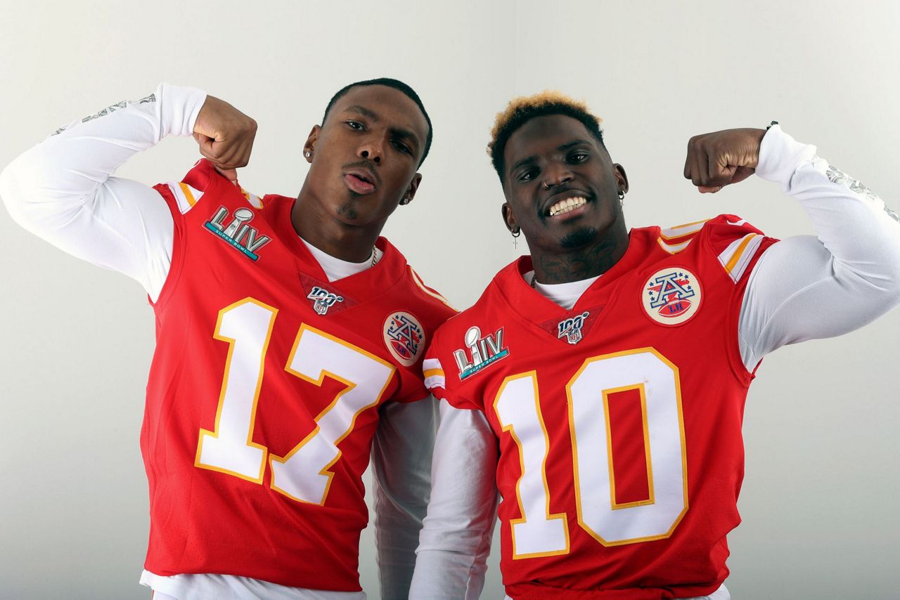 Chiefs wide receivers showcase speed during indoor race