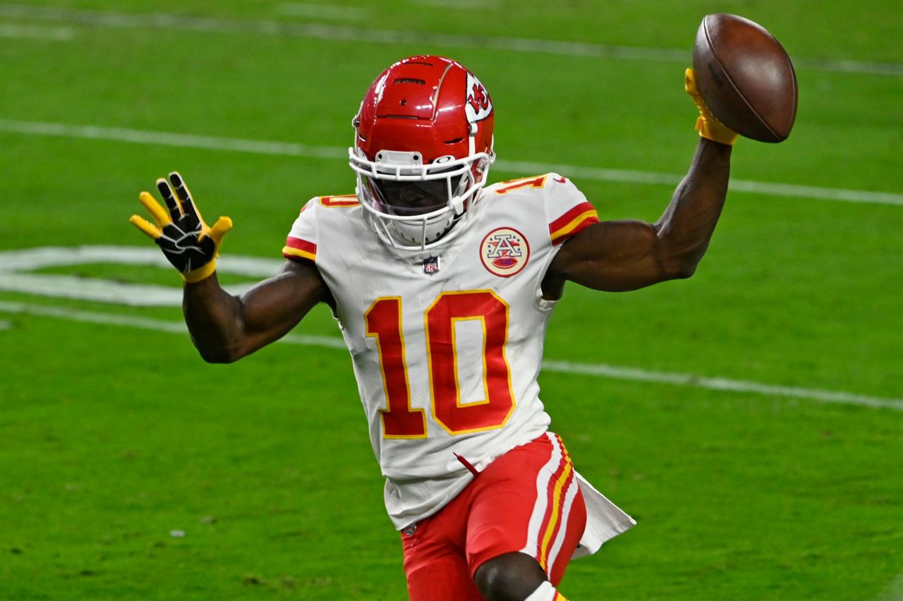 Chiefs Defeat Buccaneers, 27-24, in Career Game for Tyreek Hill