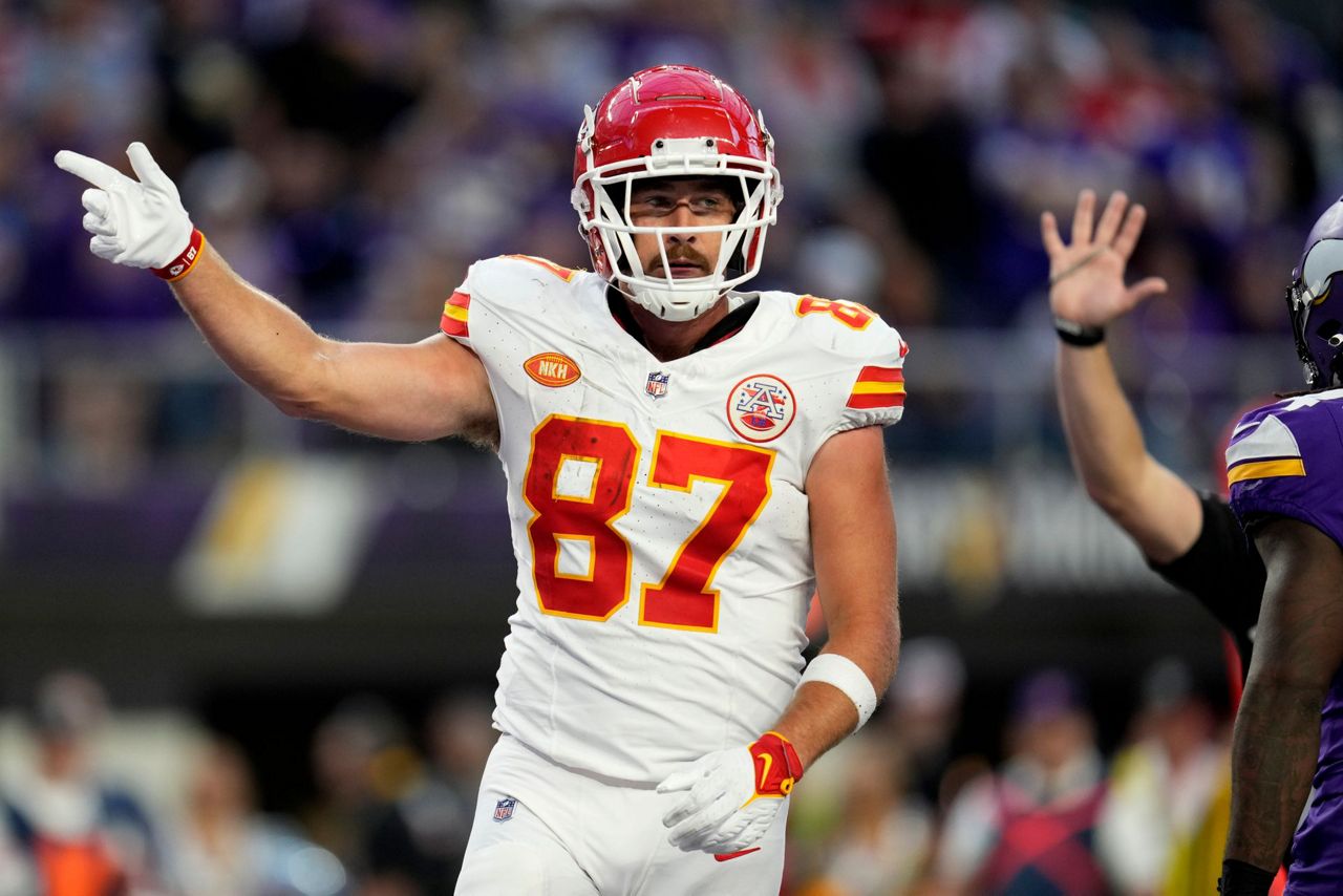 Chiefs activate tight end, defensive tackle from practice squad