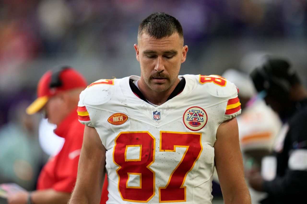 Kansas City Chiefs tight end Travis Kelce during pre-game warmups