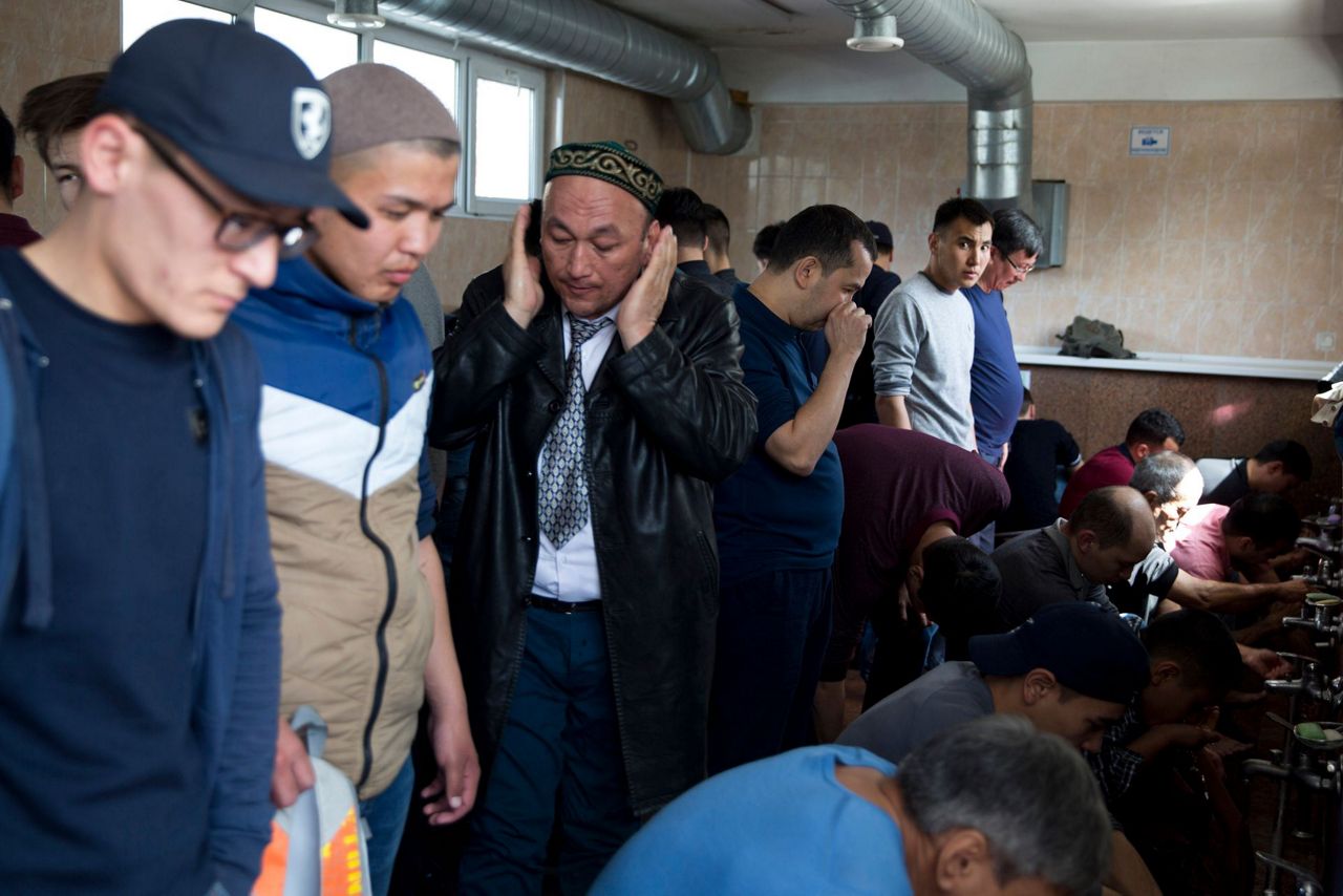 Рассказы бывших осужденных. Пожизненно осужденные. Притеснение мусульман в китае. Камера шизо пкт. Ик 10 новосибирск.