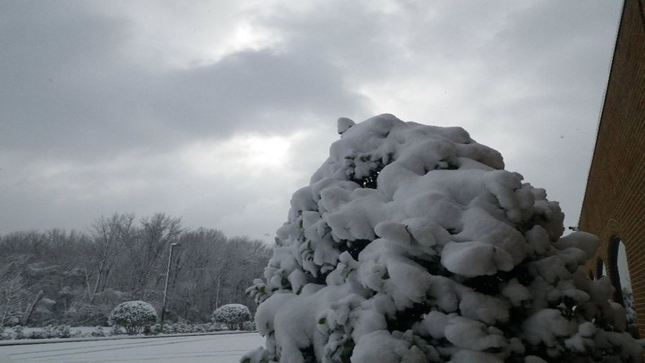 Is it safe to eat snow?