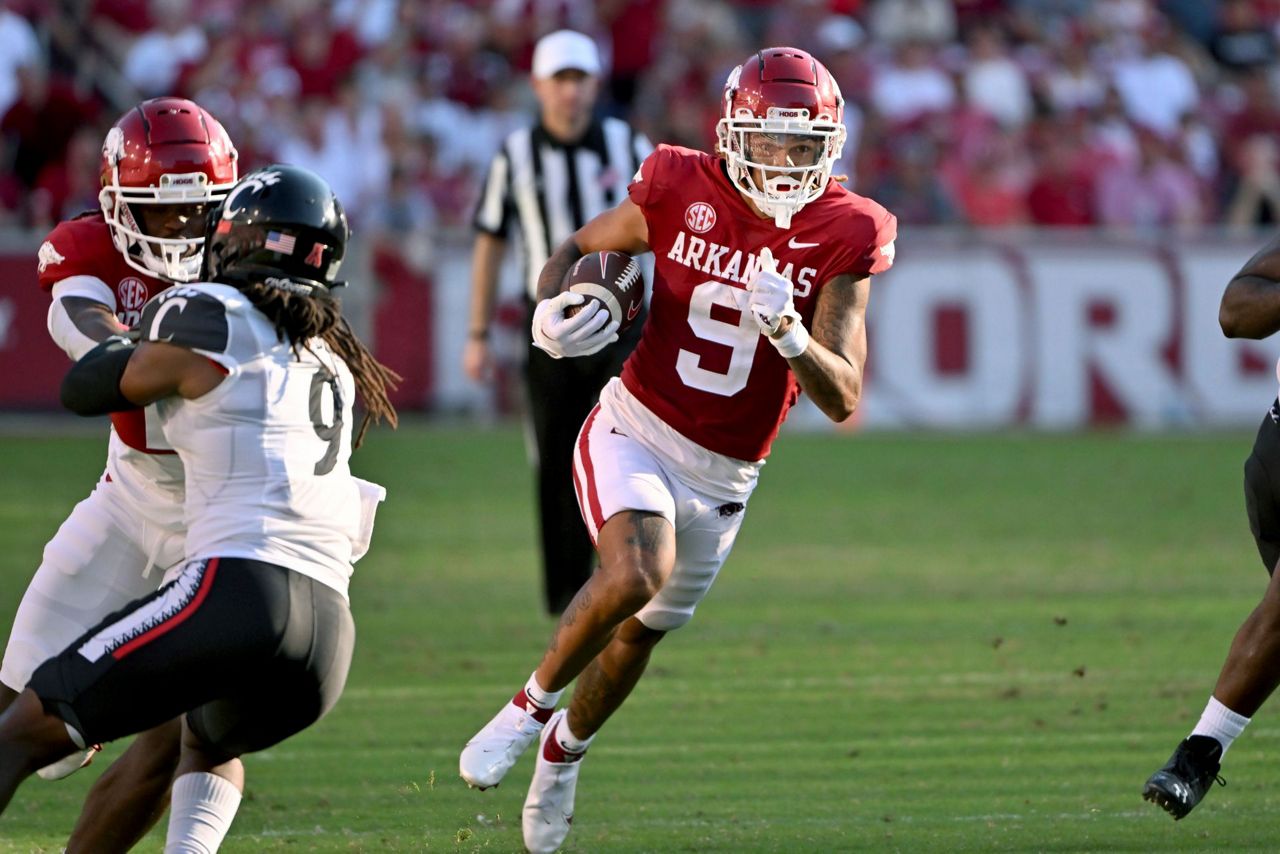 Jefferson generates 4 TDs to power Arkansas past Cincinnati