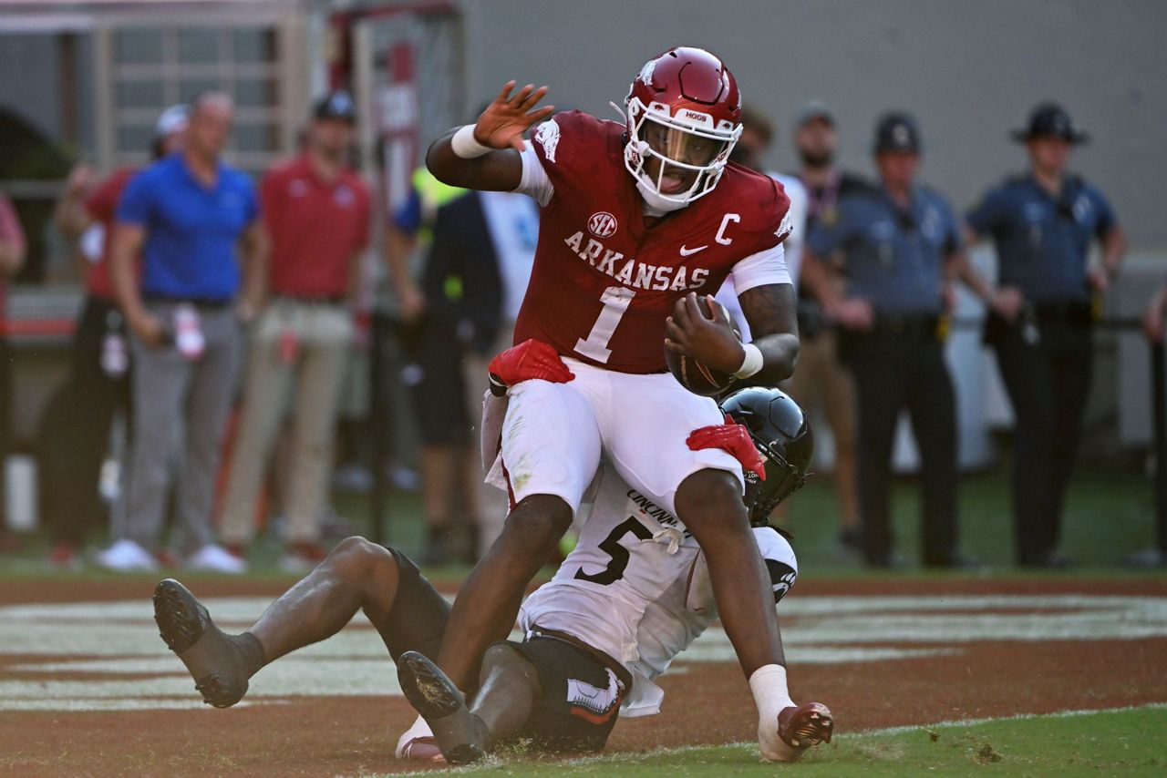 Jefferson generates 4 TDs to power Arkansas past Cincinnati