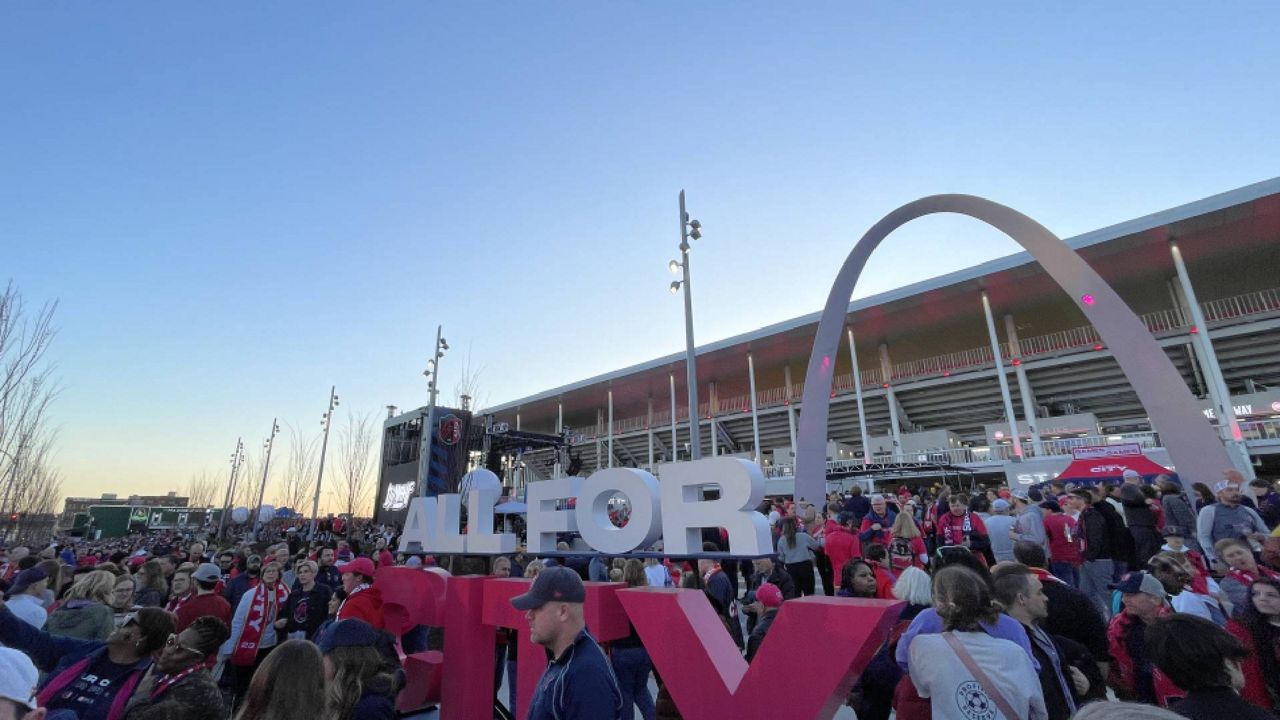 Soccer fans pack St. Louis' CityPark stadium for debut match