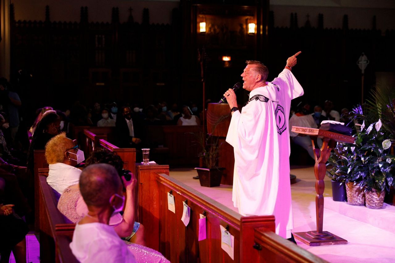 Chicago priest reinstated after allegations back in church