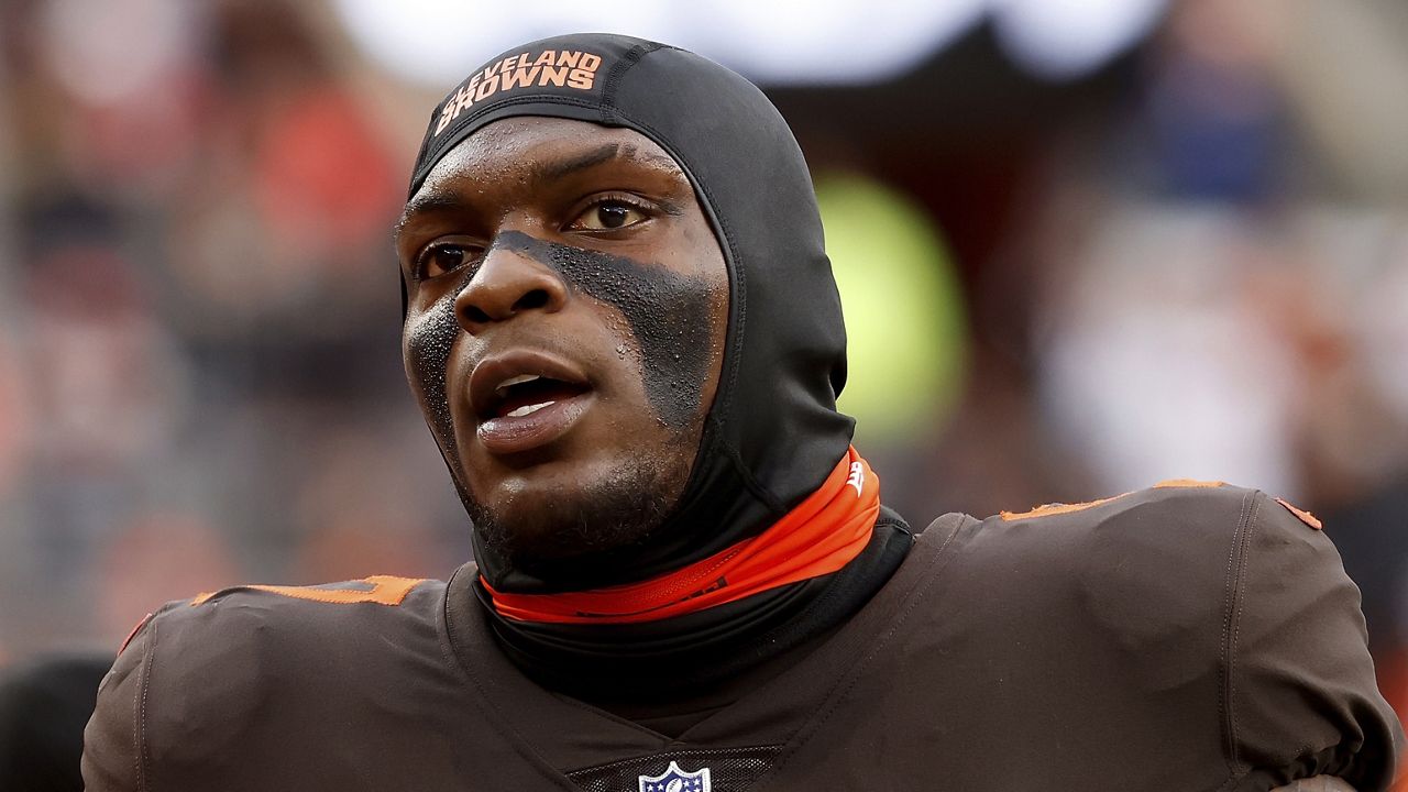 Two Browns defensive players robbed of jewelry, vehicle by masked men