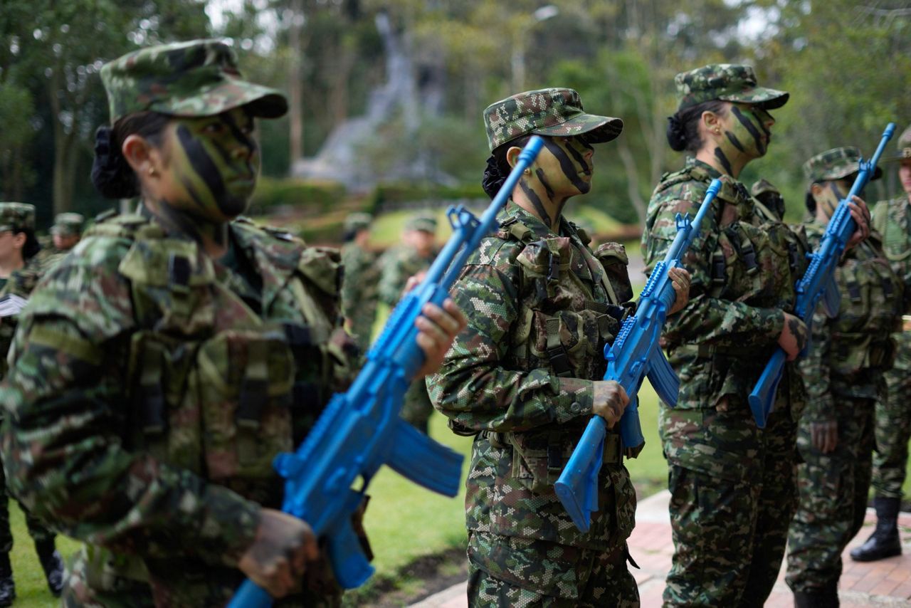 Women enlist in Colombia's army for first time in 25 years