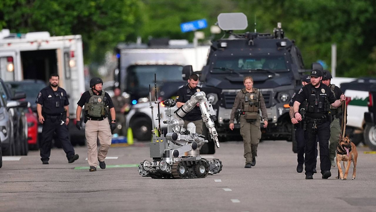 Law enforcement officials investigate after an attack on the Pearl Street Mall Sunday, June 1, 2025, in Boulder, Colo. (AP Photo/David Zalubowski)
