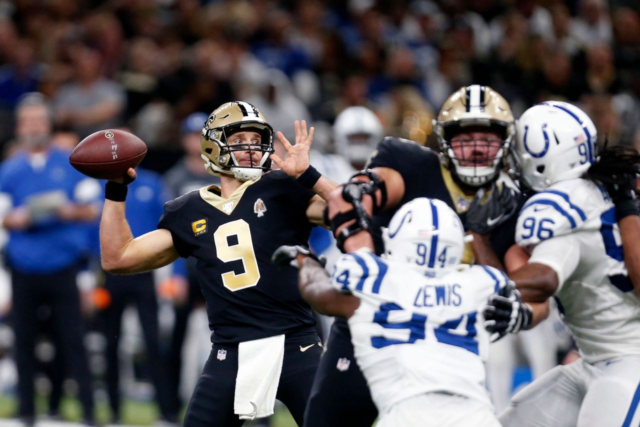 Saints' Brees breaks NFL career touchdown pass record