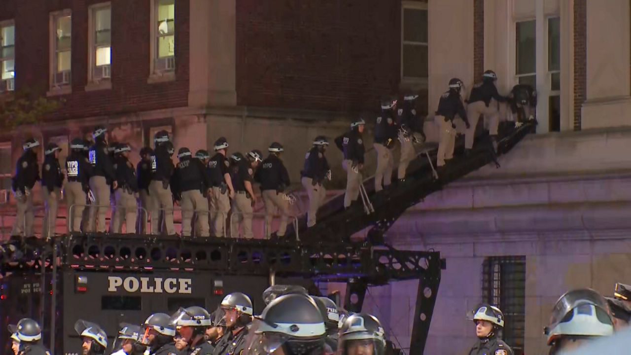 شرطة نيويورك تدخل قاعة مشغولة في حرم جامعة كولومبيا