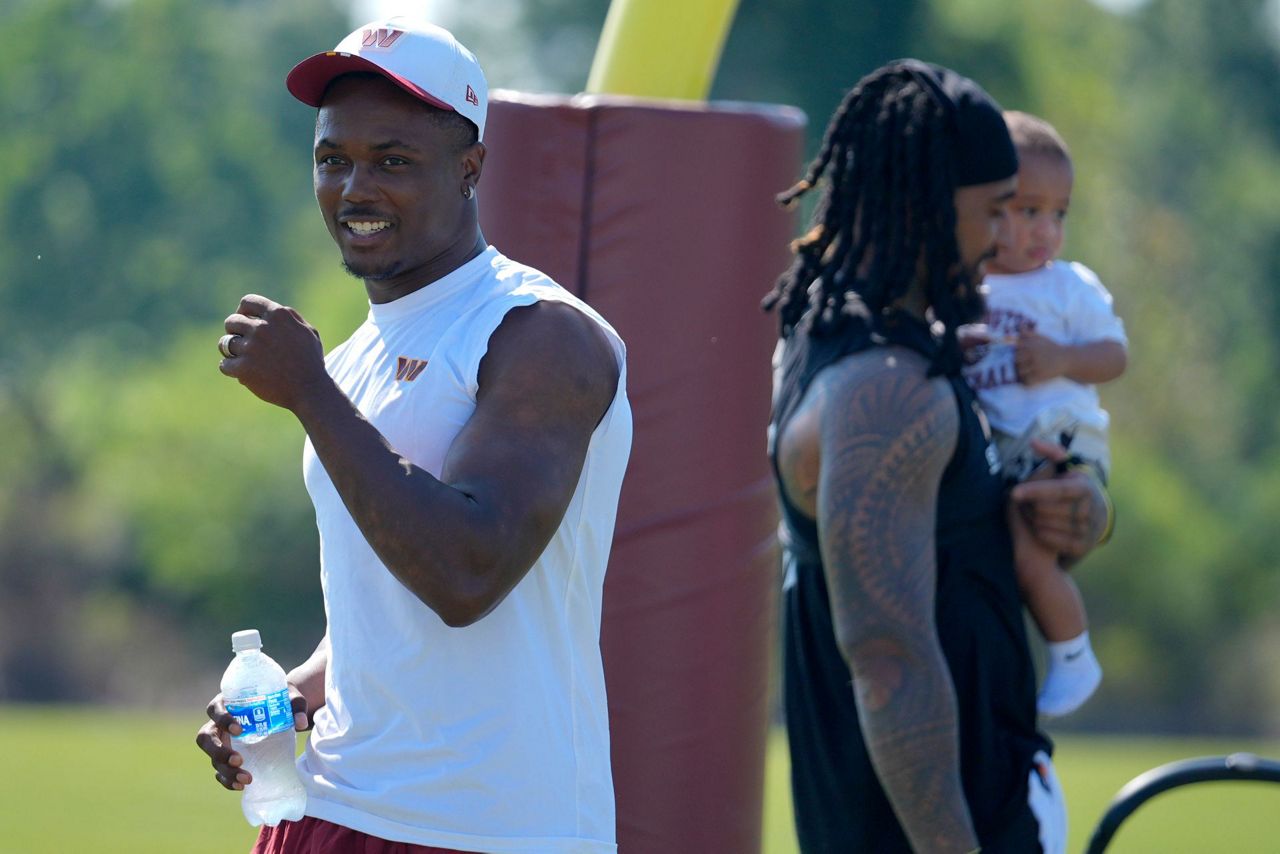 Commanders WR Terry McLaurin reports to camp despite ongoing contract ...