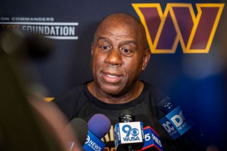 Magic Johnson meets with Washington Commanders players for the first time