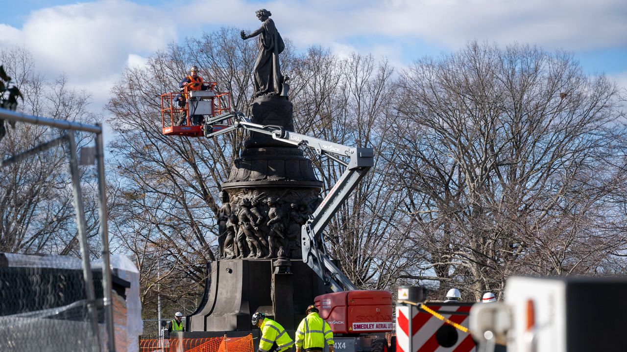 Confederate Memorial To Stay At Arlington Cemetery For Now