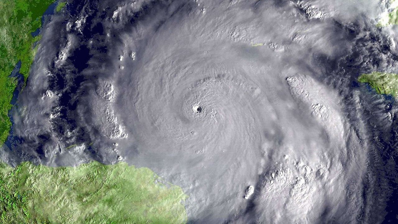 Pinhole Eye of Hurricane Wilma: Courtesy: NOAA