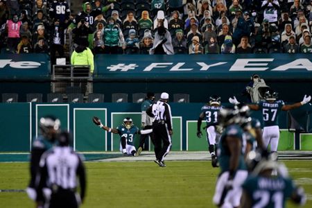 Why the time for Eagles-Giants game changed