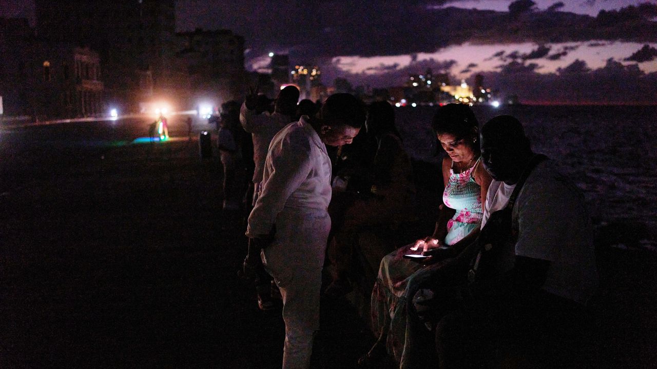 Cuba releasing 2,010 prisoners as U.S. pressures island's government