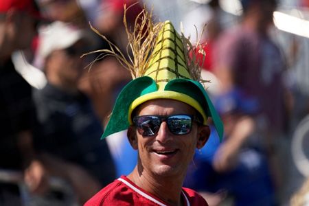 Drew Smyly stars as Cubs beat Reds in 2nd 'Field of Dreams' game