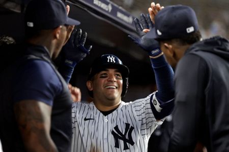 Judge hits 2 of Yanks' 6 HRs in rout of Cubs, 10th win in 11