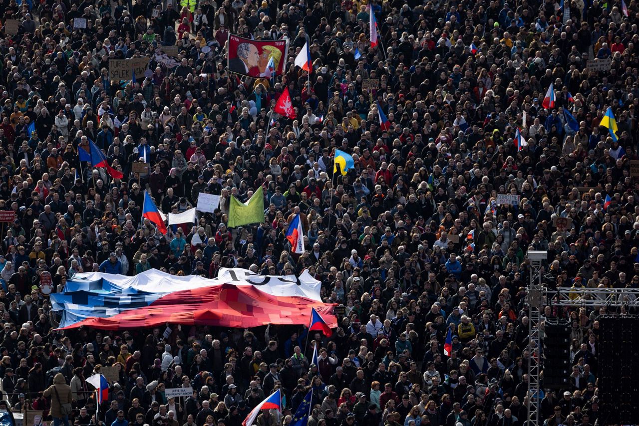 Tens of thousands of protesters rally in Prague against new government ...