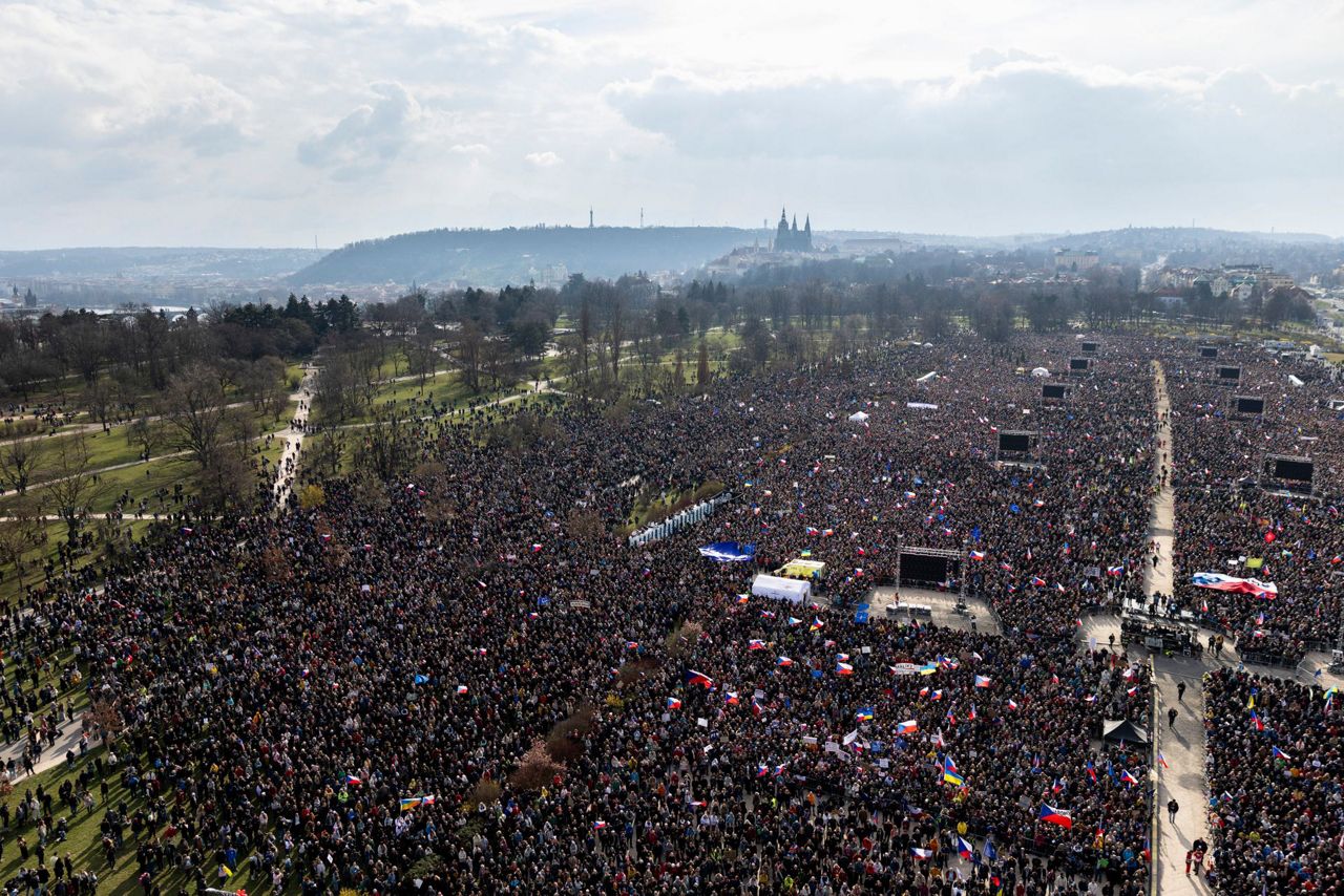 Tens of thousands of protesters rally in Prague against new government ...