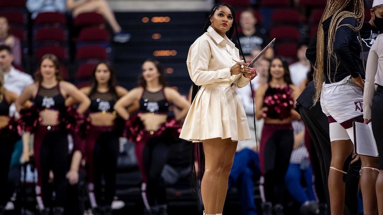 Texas A&M coach Sydney Carter defends herself for wearing pink