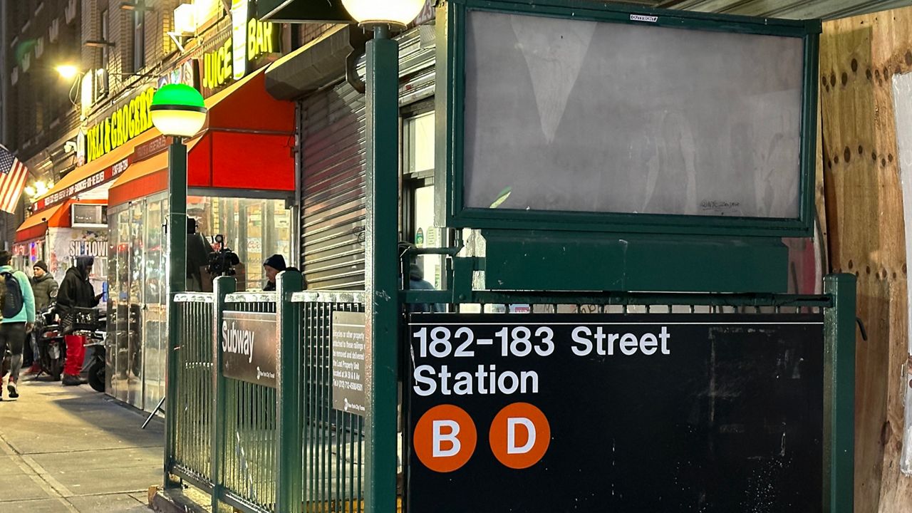 纽约警方逮捕3名嫌犯与布朗克斯地铁枪击案有关