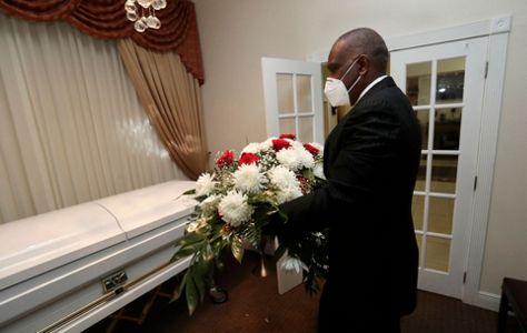 Andre Dawson says his Florida funeral home is swamped with COVID