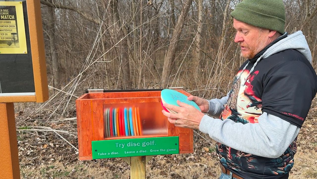 Owensboro man builds free disc library for new players
