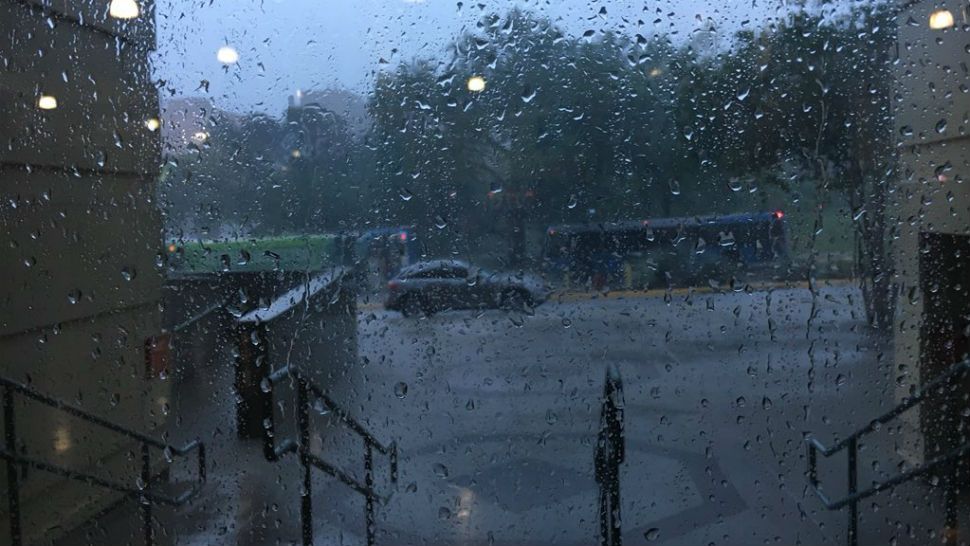 Sideways rain at the University of Texas at Austin. (Viewer Photo: @spacesickvenus)